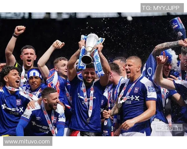 德比队与伊普斯维奇的激烈对决揭示英冠联赛的竞争魅力与球队实力较量