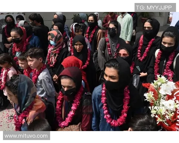 中国香港足球队迎战阿富汗队力争在国际赛场上取得佳绩 中国香港足球队迎战阿富汗队力争在国际赛场上取得佳绩