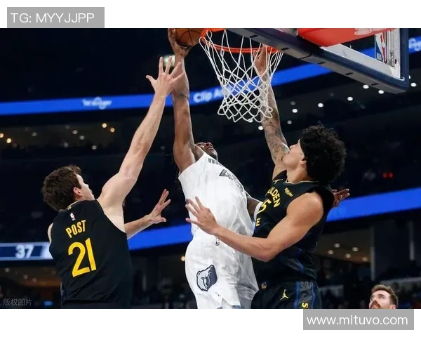 勇士与灰熊激战正酣精彩比赛直播全程回顾与分析 勇士与灰熊激战正酣精彩比赛直播全程回顾与分析