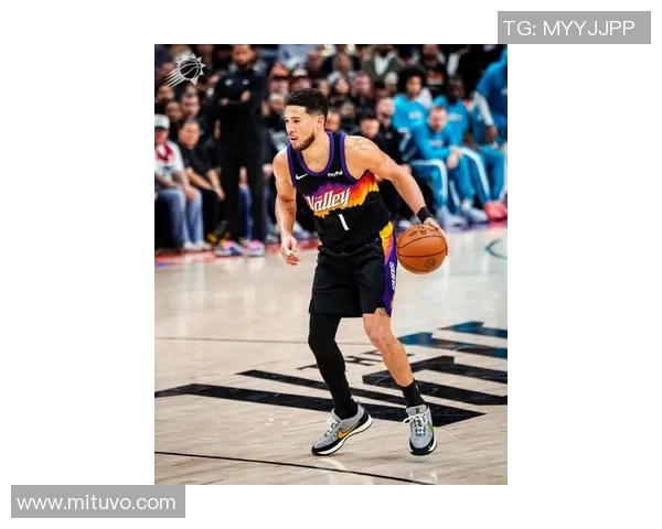 德文布克引领太阳队崛起成NBA新星展现无与伦比的篮球才华与领导力 德文布克引领太阳队崛起成NBA新星展现无与伦比的篮球才华与领导力