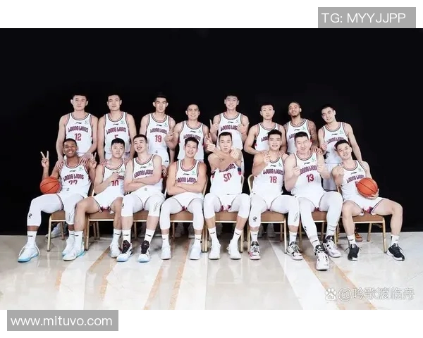 林书豪领衔北京队对决浙江队赛场激情再现篮球盛宴