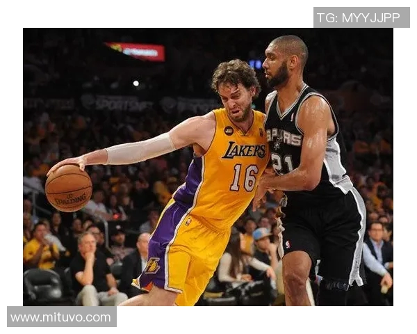 湖人对阵雷霆精彩对决海燕直播全程跟踪分析不容错过