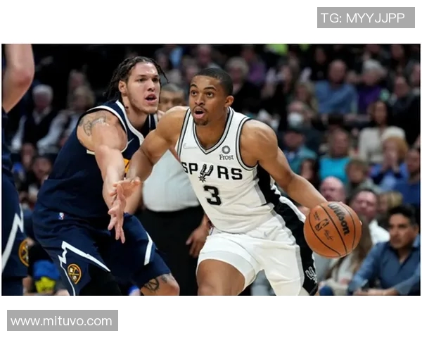 马刺与掘金激战G3五，谁能在季后赛中抢占先机争夺胜利